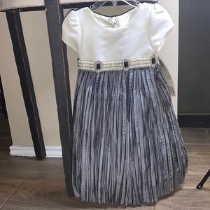 Cinderella couture size 2t new Beautiful silver and white pearls and jewels.